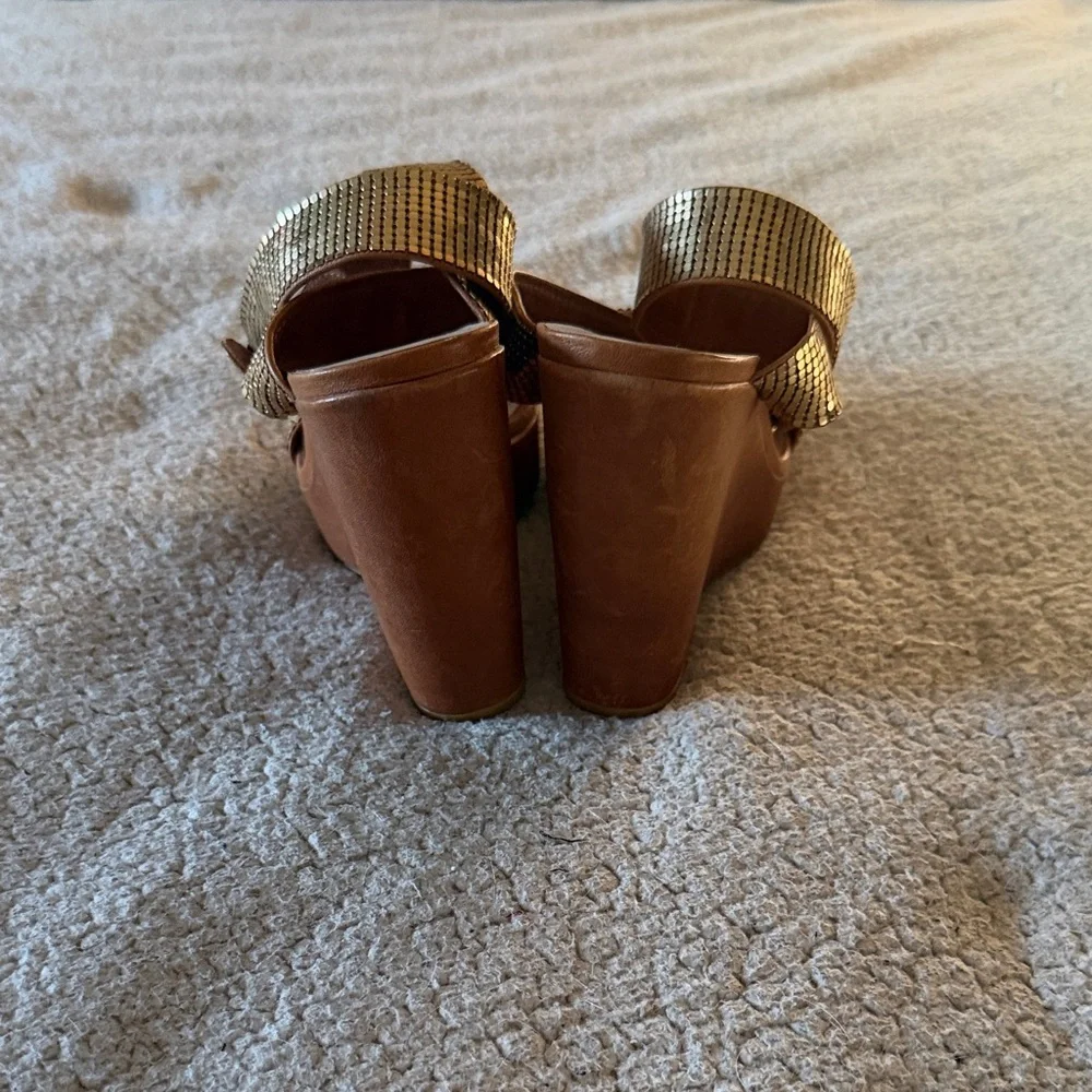 Stuart Weitzman Metallic Gold and Tan Wedges Size 10 - Picture 6 of 13